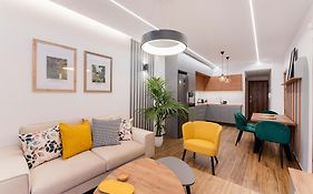 Tinker Bell By Halu! : Colorful Family Apt
